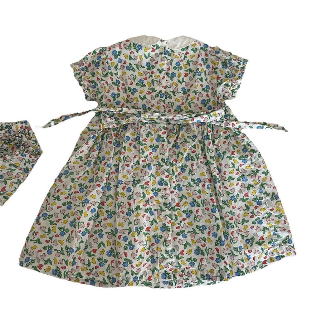 Baby Boden 12-18 months | Smocked Baby Dress with Easter Yellow Chick Appliques - Picture 2 of 4